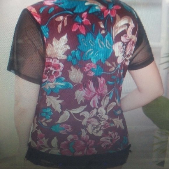 Floral Print Contrast Mesh tee - Picture 5 of 5